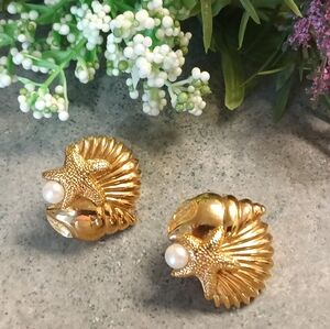 🐚Vintage Avon Bold Gold Seashell & Pearl Clip Earrings 🐚